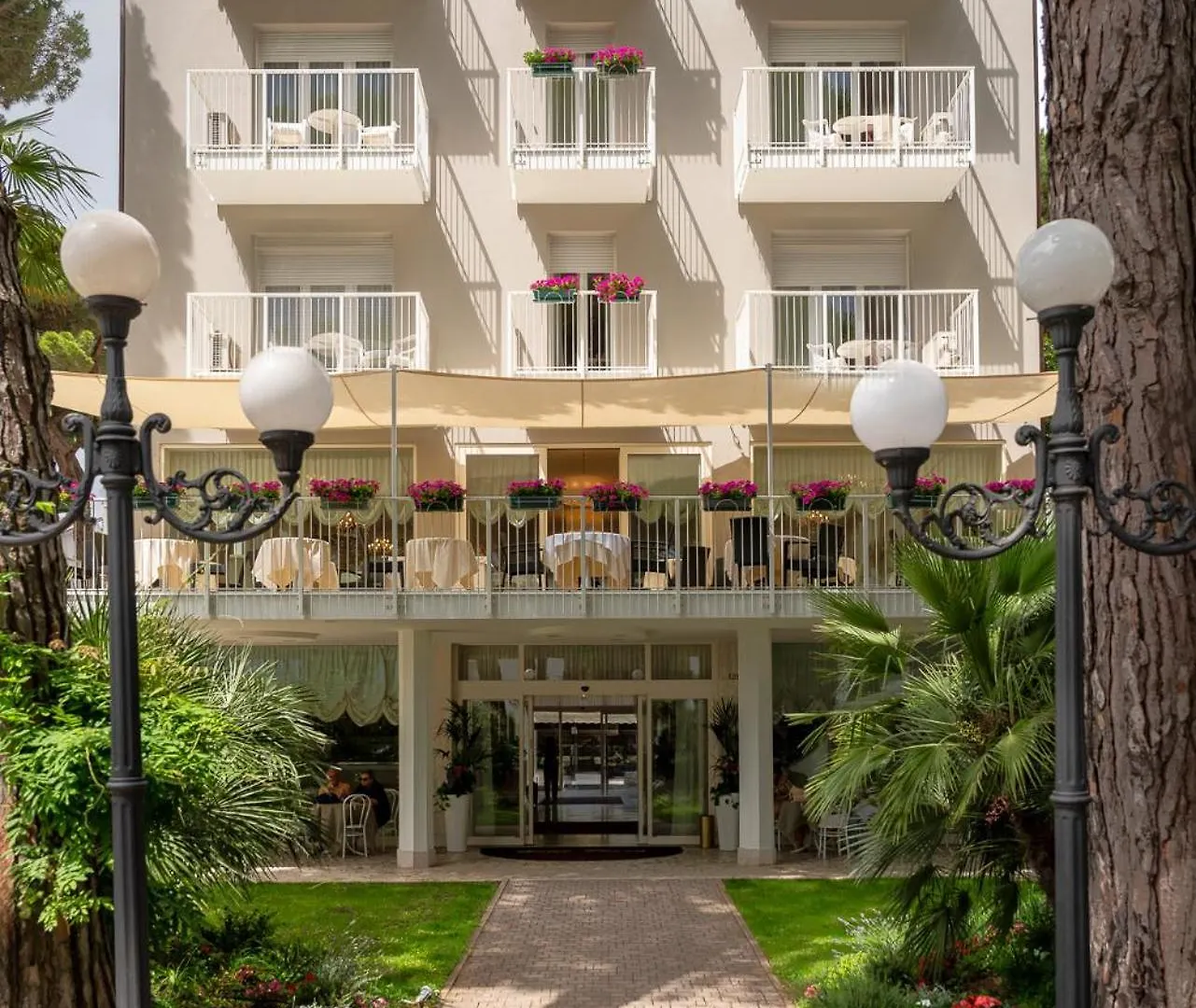 Dove Dormire Vicino ad Atlantica Water Park: 15 Hotel Centrali