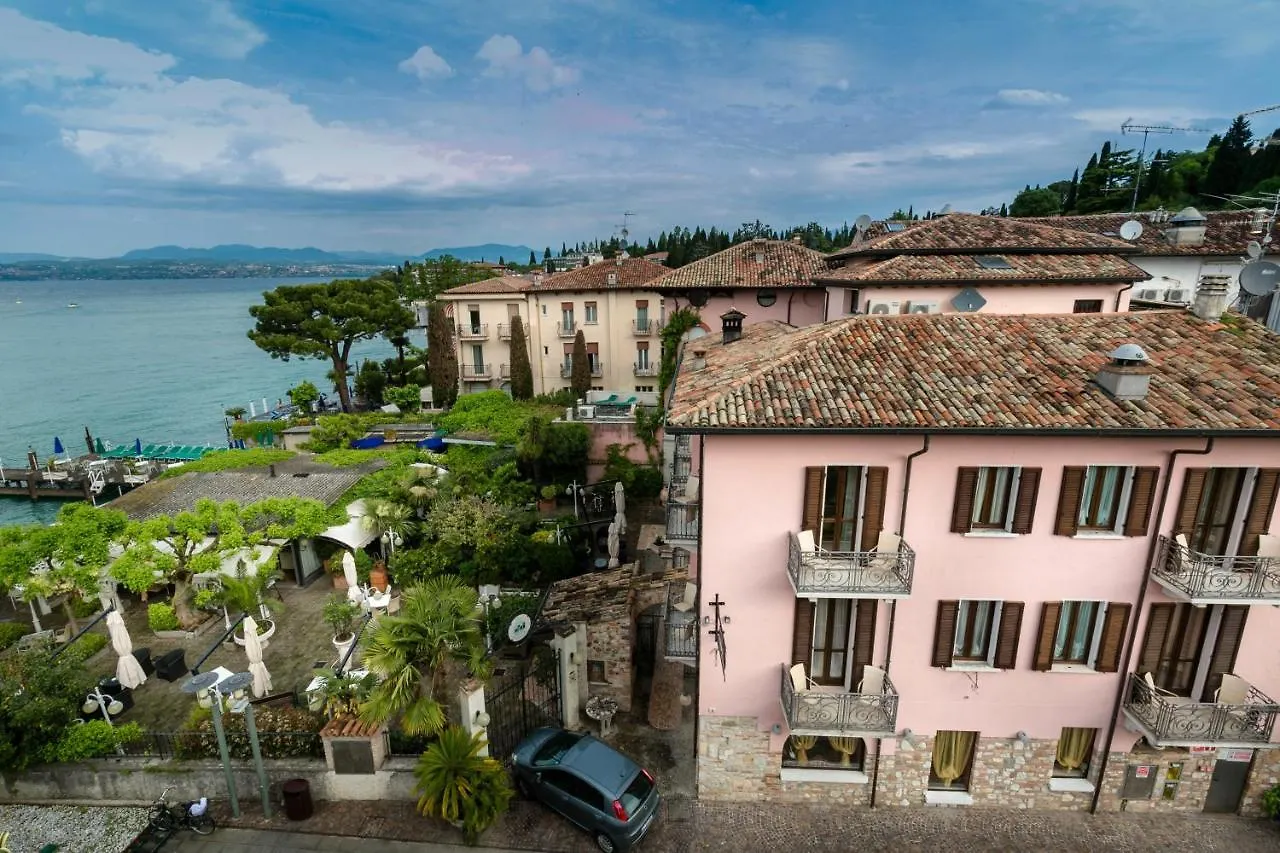 15 Hotel Centrali vicino alle Grotte di Catullo a Sirmione
