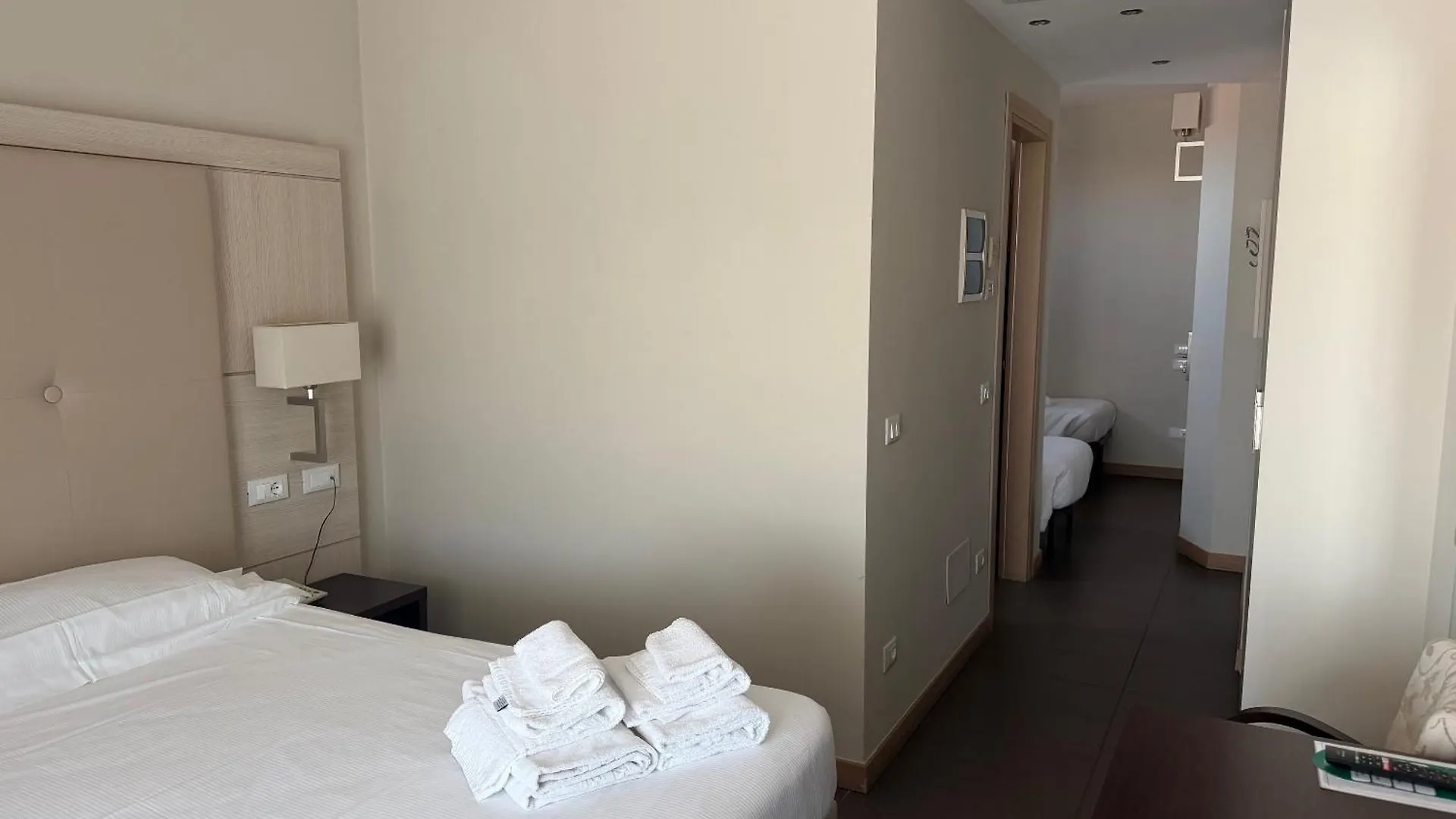 Colombare di Sirmione: 8 Hotel con Spiaggia a Confronto