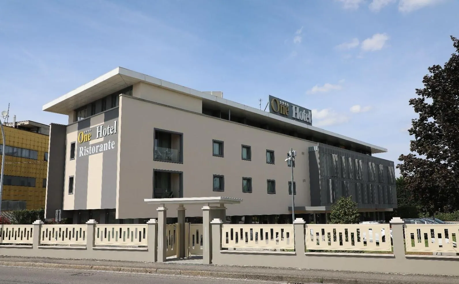 7 Hotel Aeroporto vicino a Le Due Torri da Prenotare