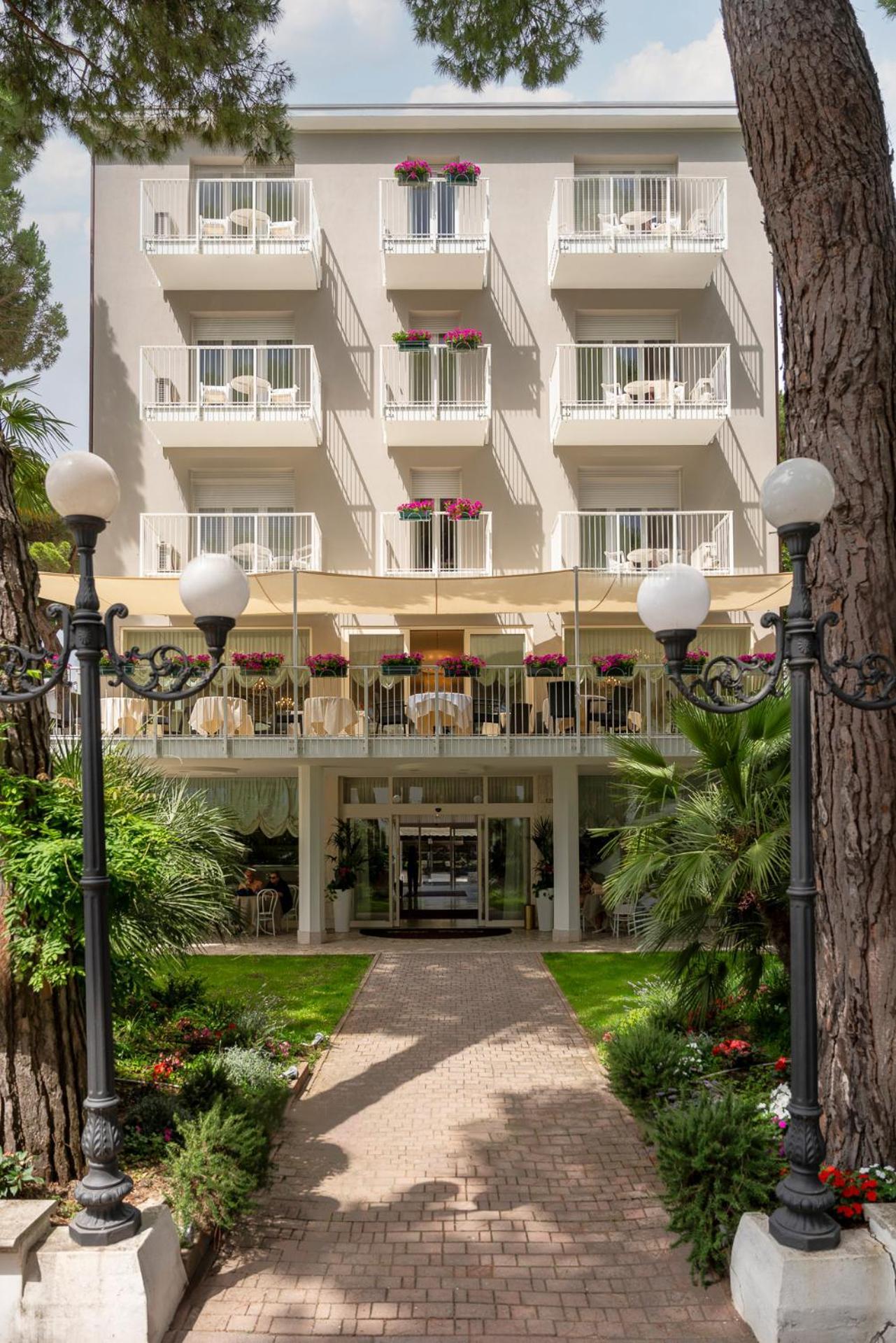 Dove Dormire Vicino ad Atlantica Water Park: 15 Hotel Centrali