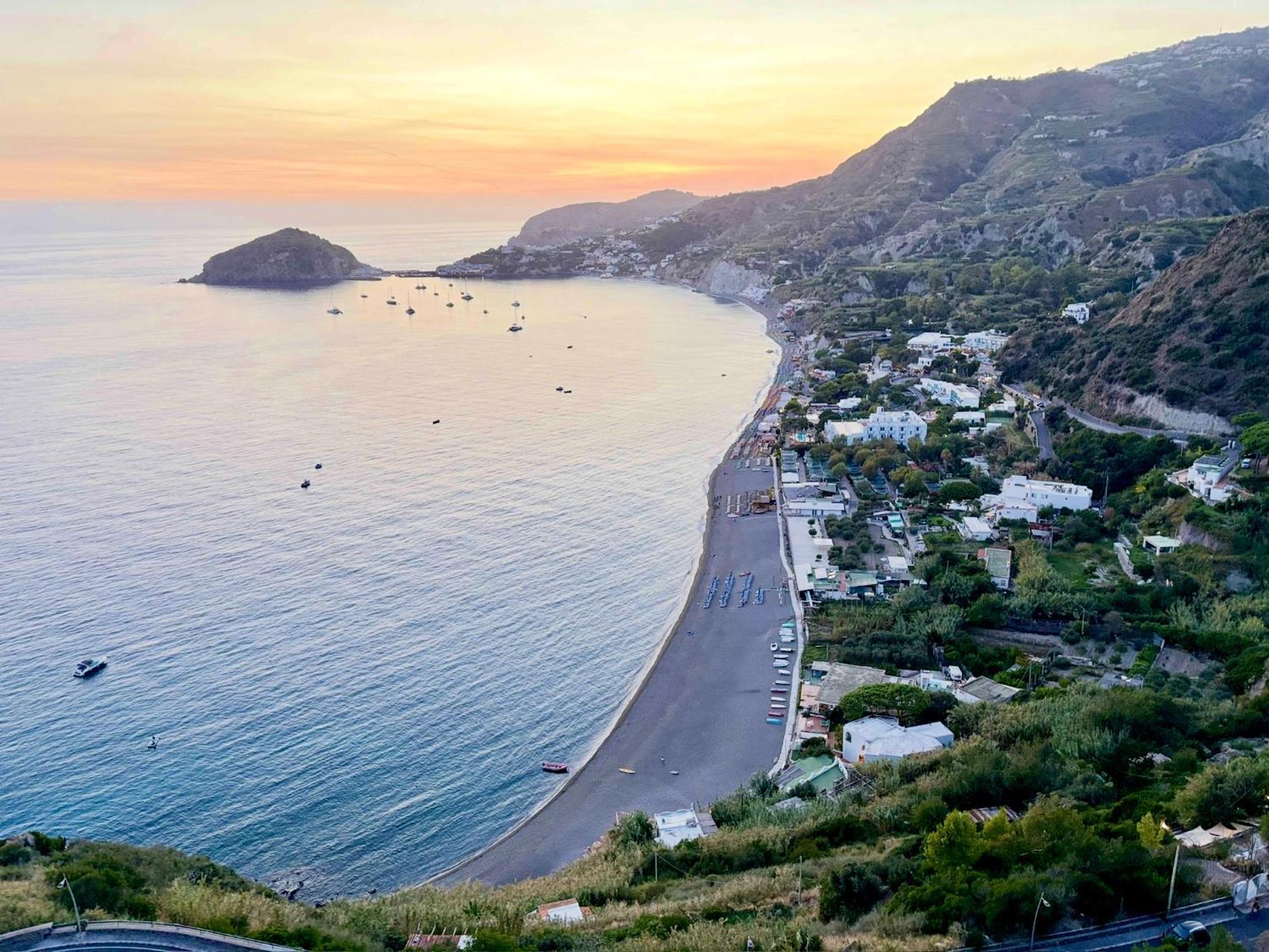 Soggiornare vicino alla Spiaggia degli Inglesi: 15 Hotel Centrali a Confronto