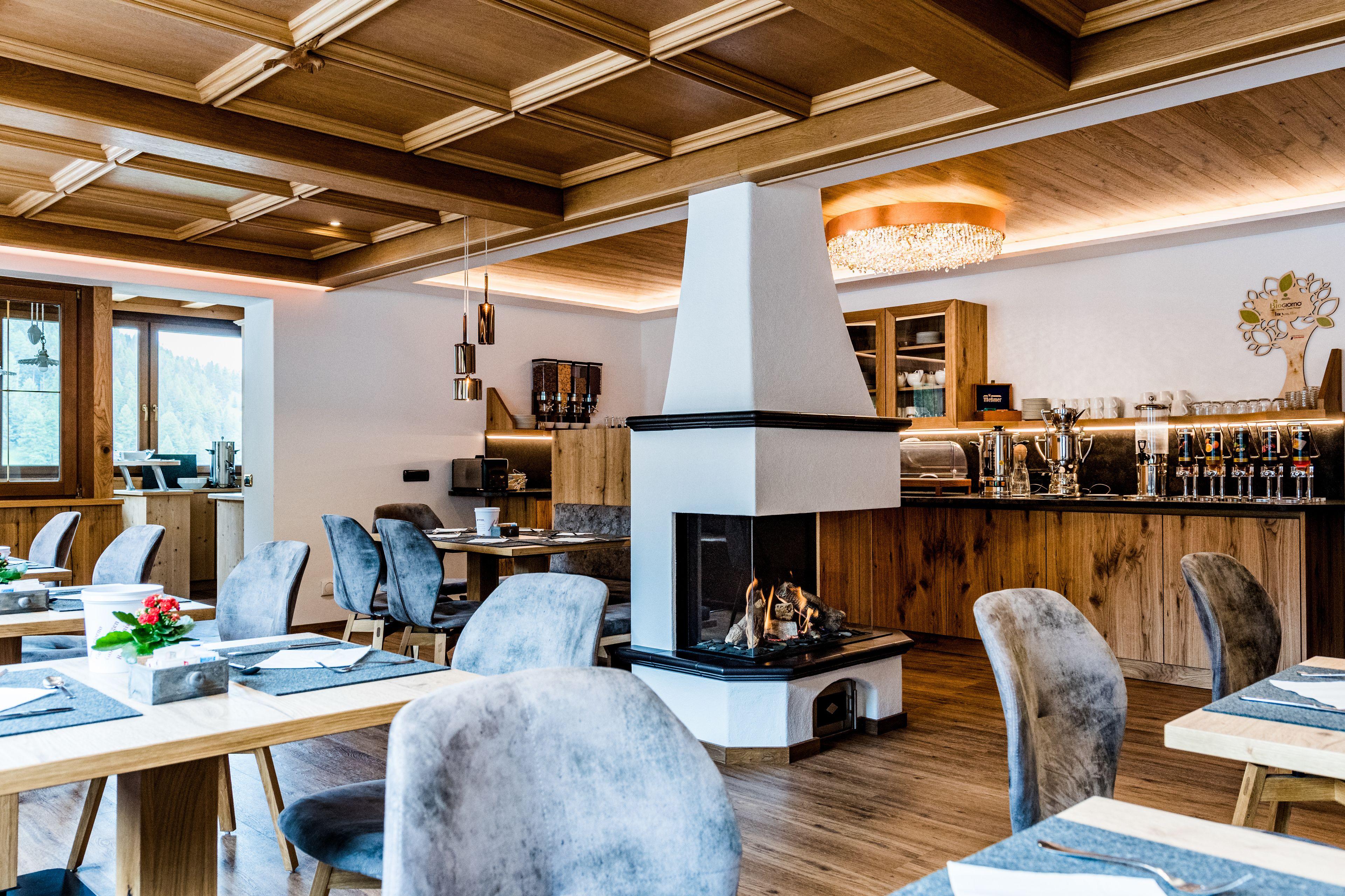 Staying Near 21 Tramans: 15 Resort a Selva Val Gardena Confrontati